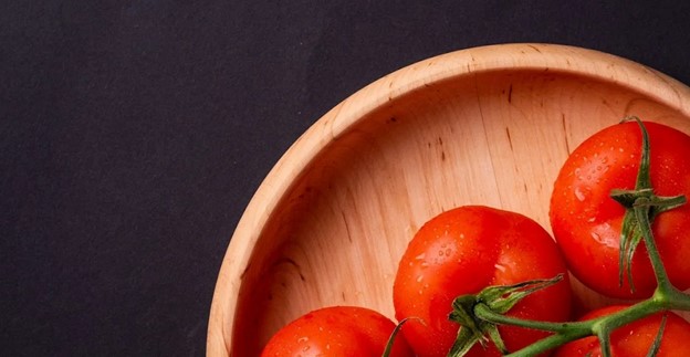 washing-tomatoes