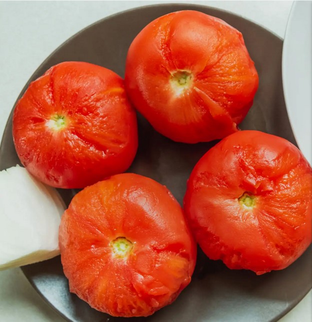 peeled-tomatoes