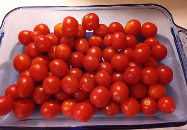 washing-tomatoes