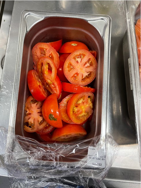 storing-sliced-tomatoes