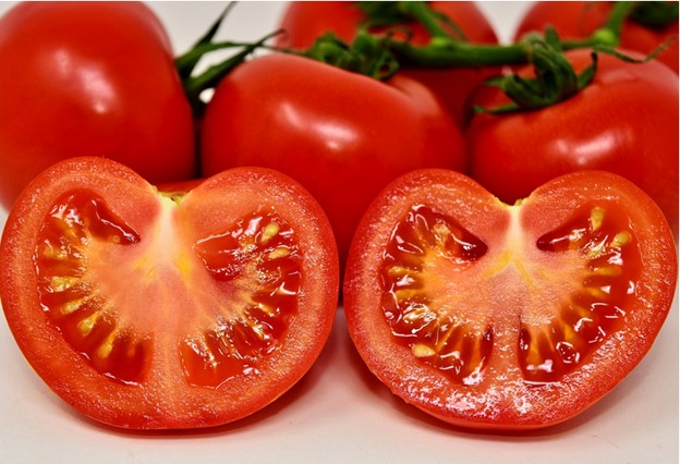 halved-tomatoes