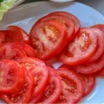 keeping-sliced-tomatoes-fresh-flavorful