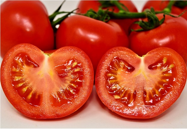 cut-tomatoes-storing